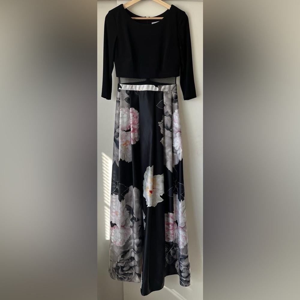 Maxi dress with cut out